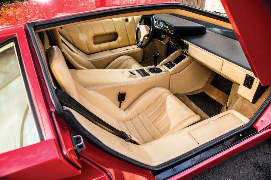 Интерьер Lamborghini Countach 25th Anniversary 1988 года  (фото 56 из 78)